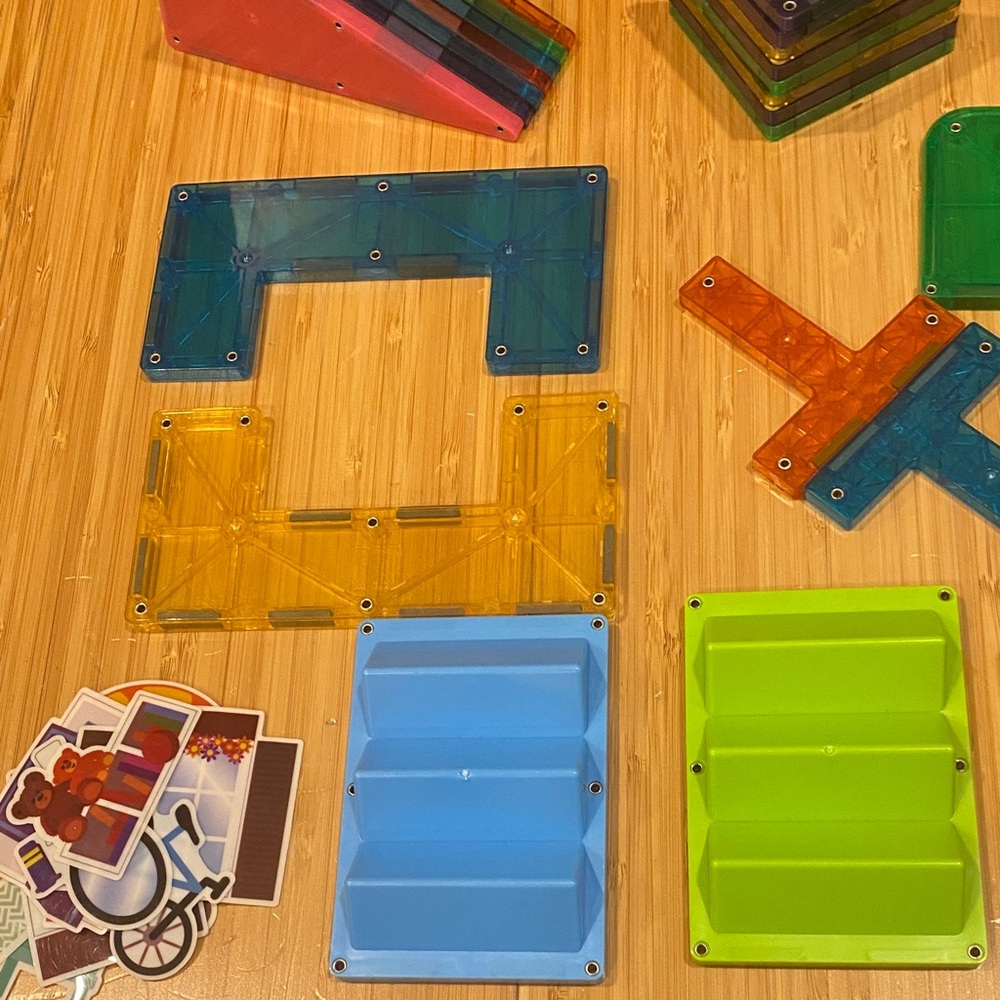 Magnatiles 70 piece set - Colorful Magnetic Building Tiles Set - Picture 5 of 5